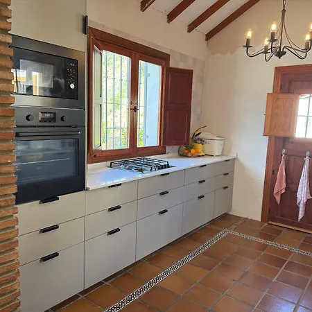Authentic Luxury In Oasis With Pool Close To Malaga Villa Almogia