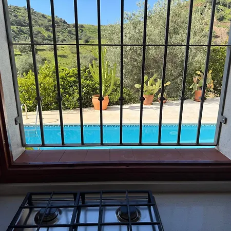 Villa Authentic Luxury In Oasis With Pool Close To Malaga *
