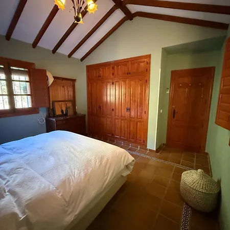 Villa Authentic Luxury In Oasis With Pool Close To Malaga Almogia